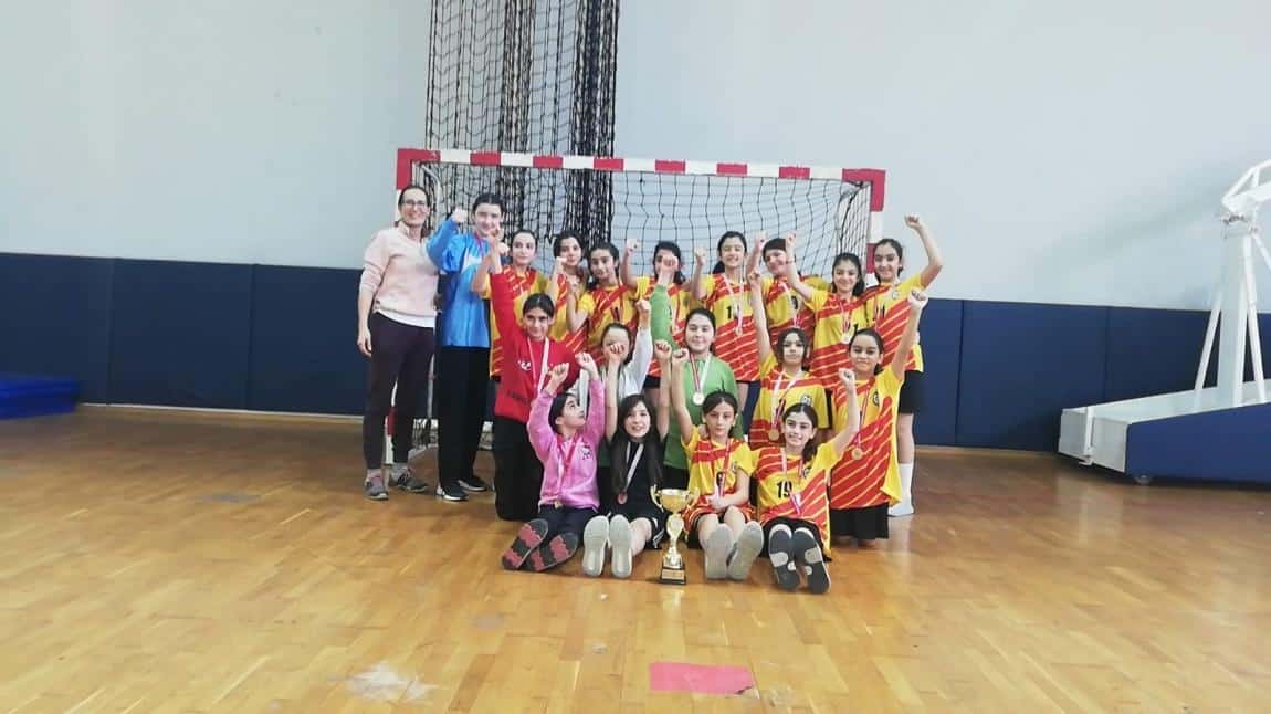 Küçük Kız Hentbol Takımımız İstanbul Birinciliğiyle Türkiye Finallerinde